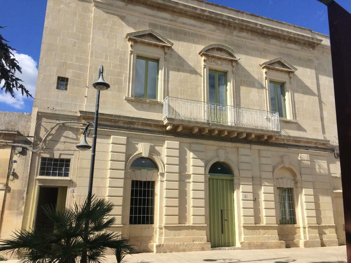 Palazzo Mandurino Luxury Relais Bed & Breakfast Zollino Exterior foto