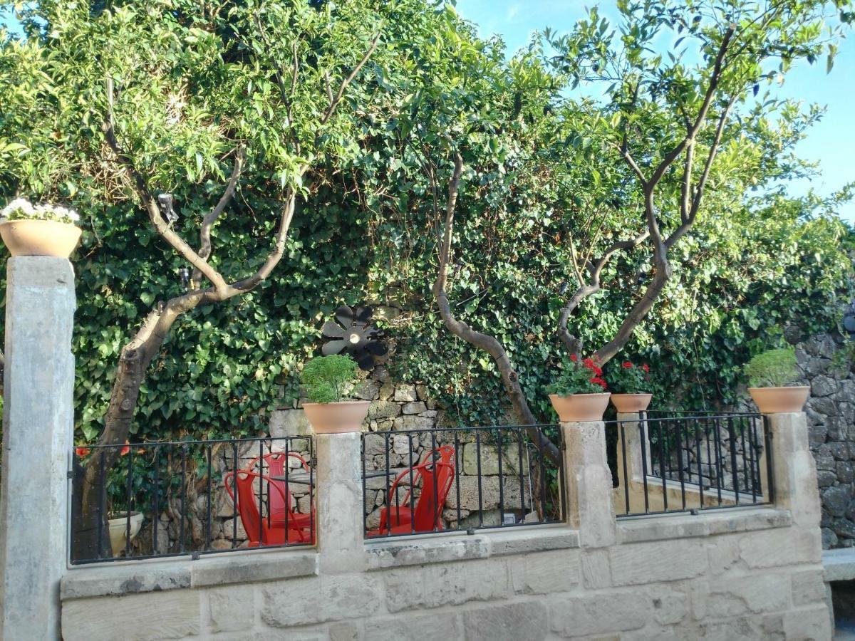 Palazzo Mandurino Luxury Relais Bed & Breakfast Zollino Exterior foto